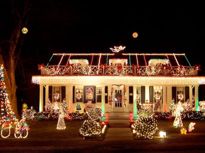 this image shows Christmas lights installation in Rocklin, CA